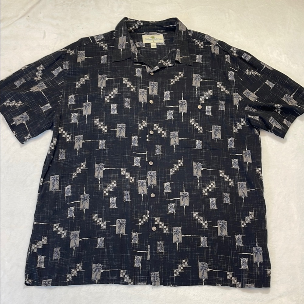 ISLAND SHORES SIZE 2XL
Men's Black Patterned Shirt